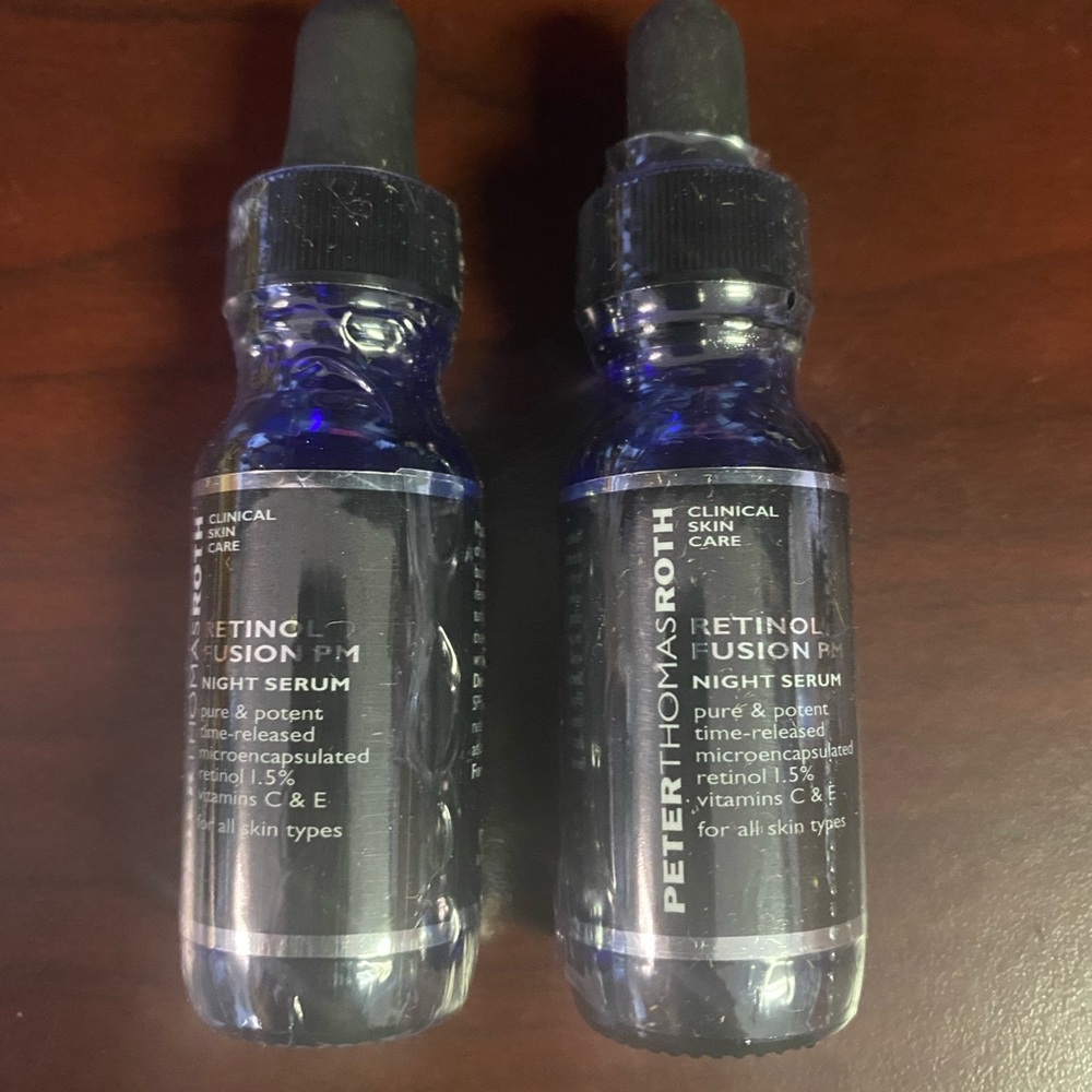 Peter Thomas Roth Retinol Fusion PM Night Serum - Black and Blue